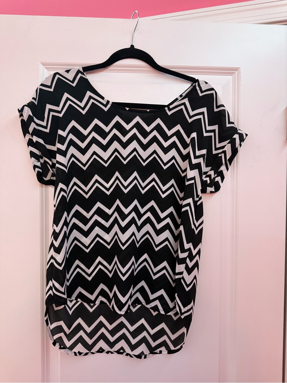 Pink Republic Black & White Chevron Short Sleeve Blouse